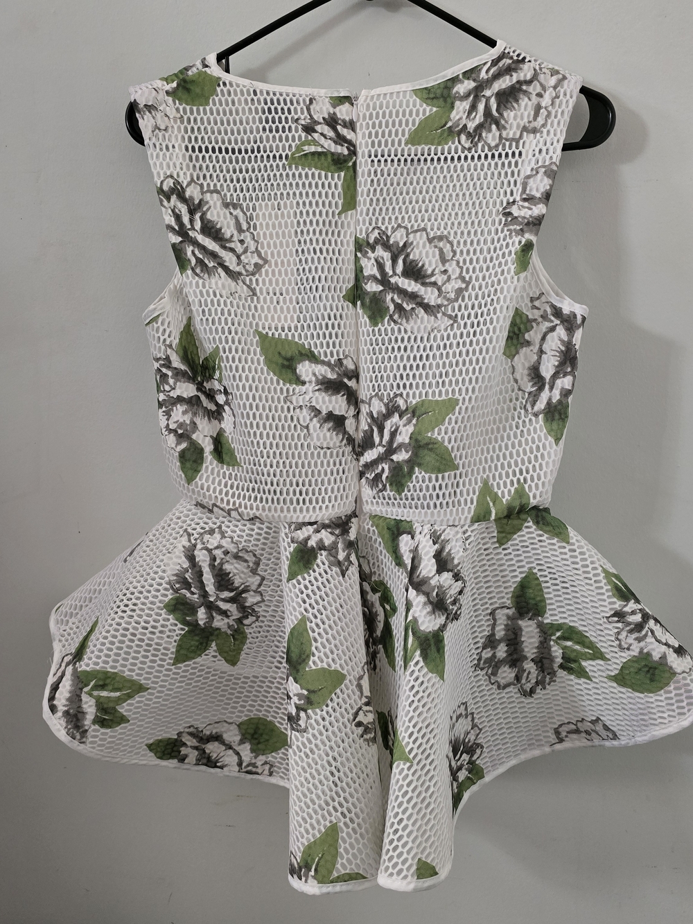 Gracia White Floral Sleeveless Peplum Top - Picture 2 of 6